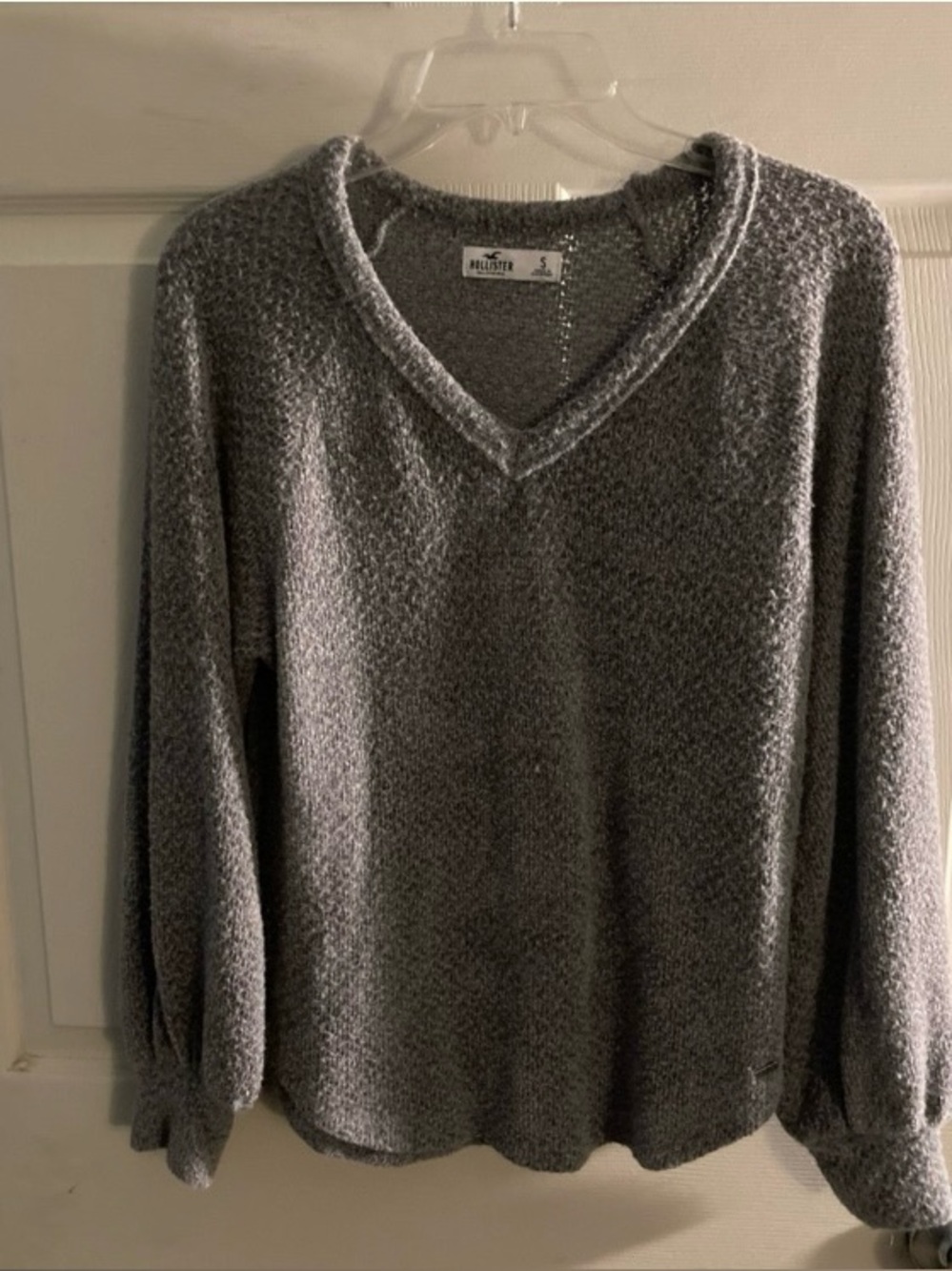 Hollister V-Neck Fuzzy Knit Grey Sweater Women’s Size S